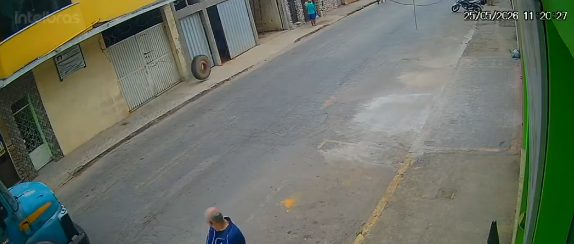 Idoso atingido por roda de caminhão em Santos Dumont recebe alta de hospital